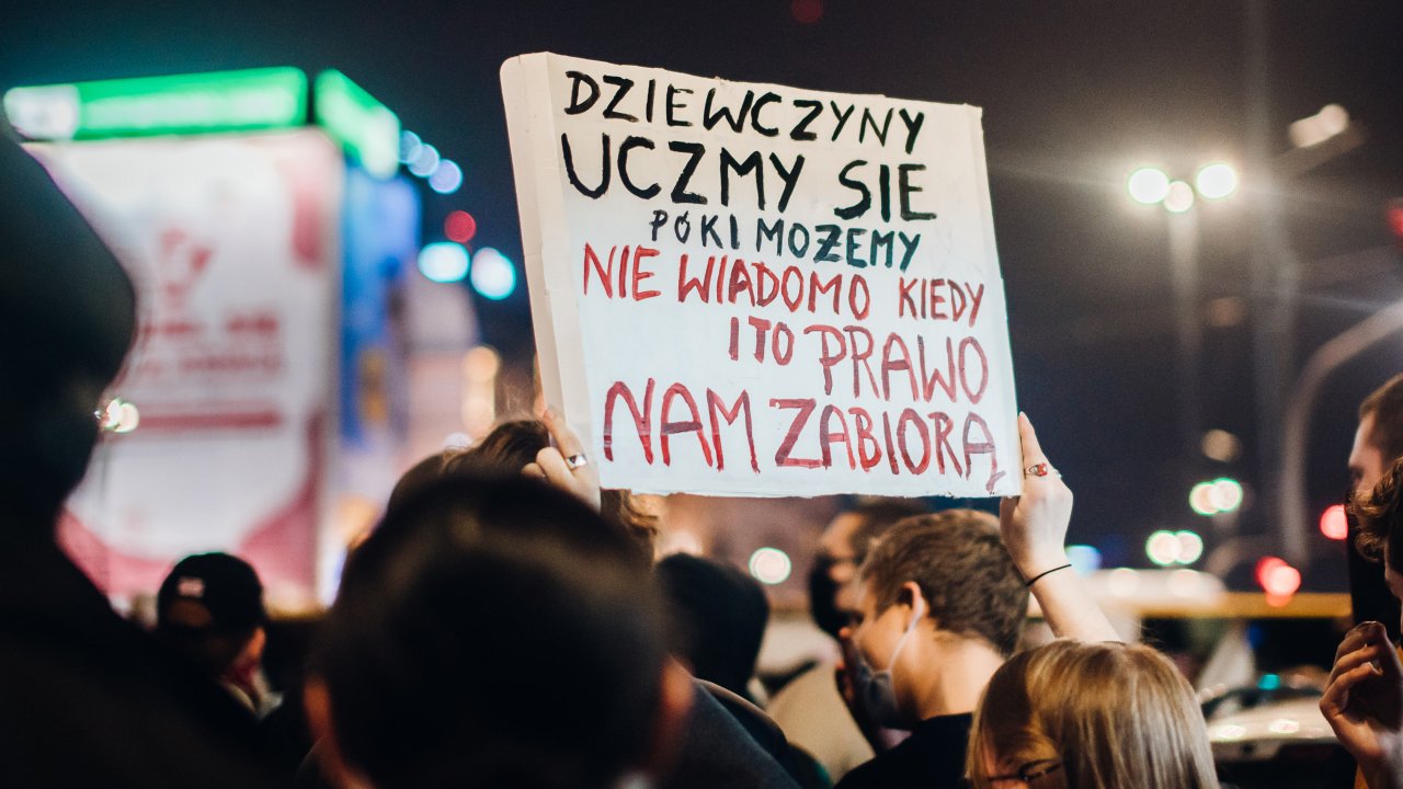 Tak wyglądał strajk kobiet w Warszawie! Złość, mocne hasła i blokowanie ulic