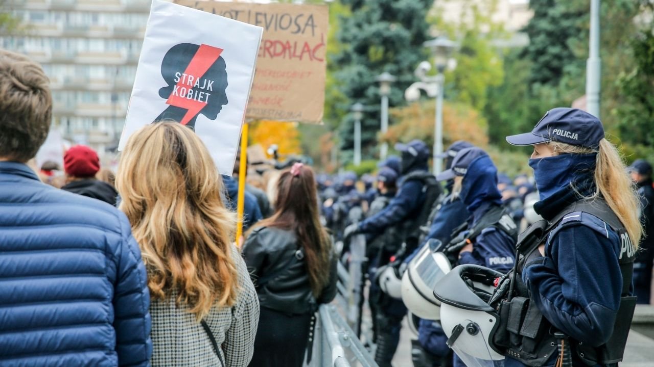 Brawurowa akcja policjantów przeciwko Strajkowi Kobiet. Grożą więzieniem 14-latkowi