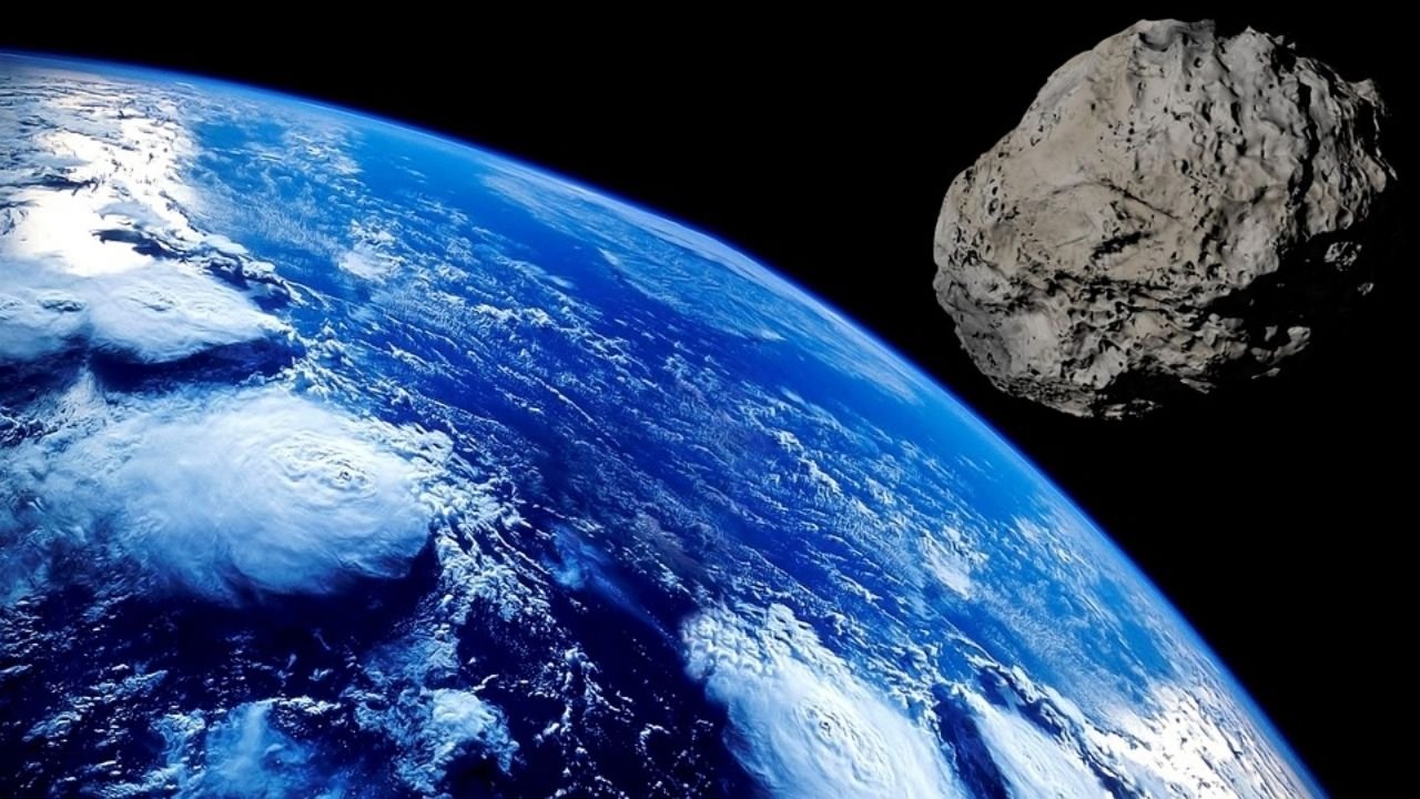 W kierunku Ziemi leci ogromna asteroida. Czy grozi nam zderzenie w Boże Narodzenie?