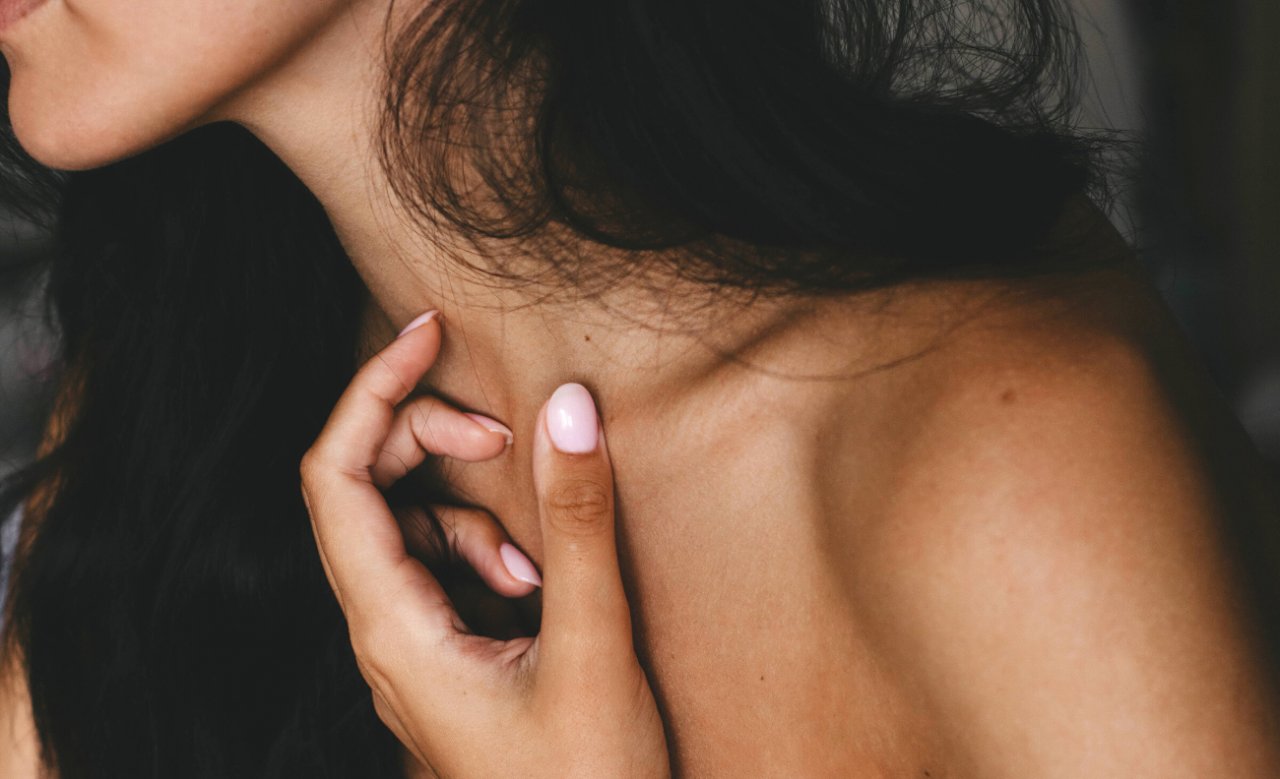 Pielęgnacja szyi i dekoltu - 3 polecane kosmetyki nie tylko dla kobiet dojrzałych