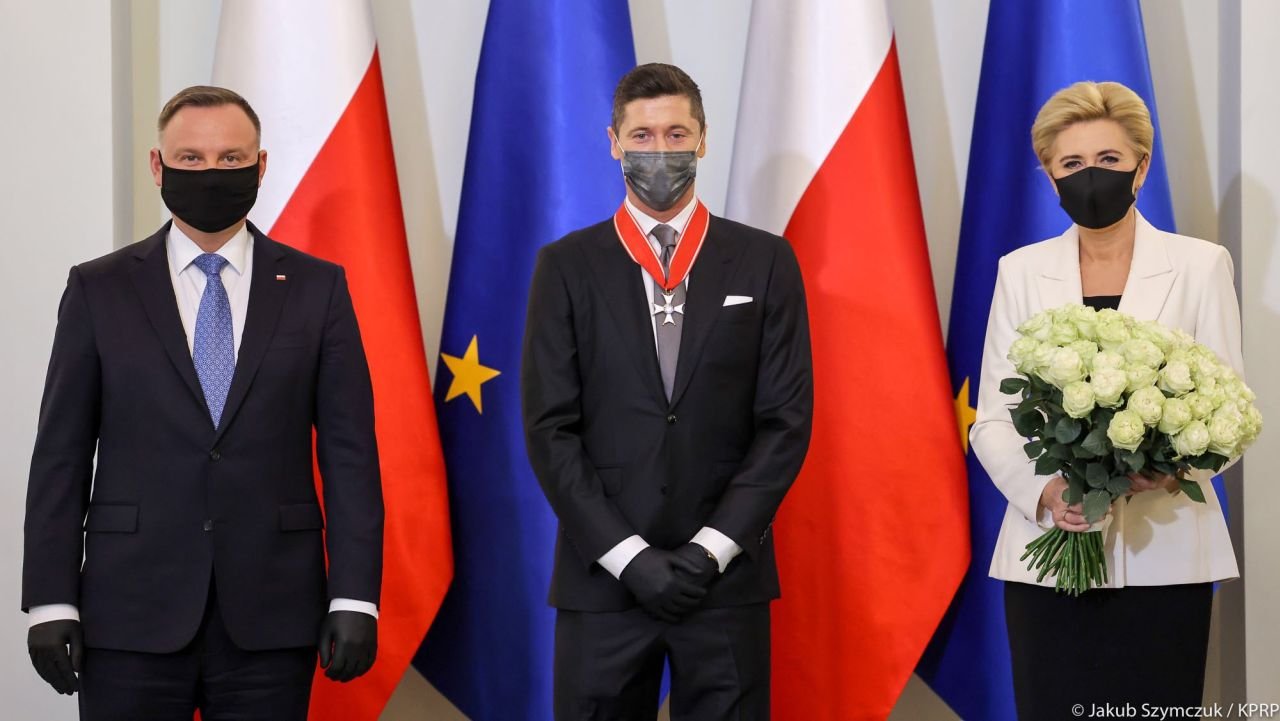 Robert Lewandowski przyjął od prezydenta Andrzeja Dudy Krzyż Komandorski Orderu Odrodzenia Polski