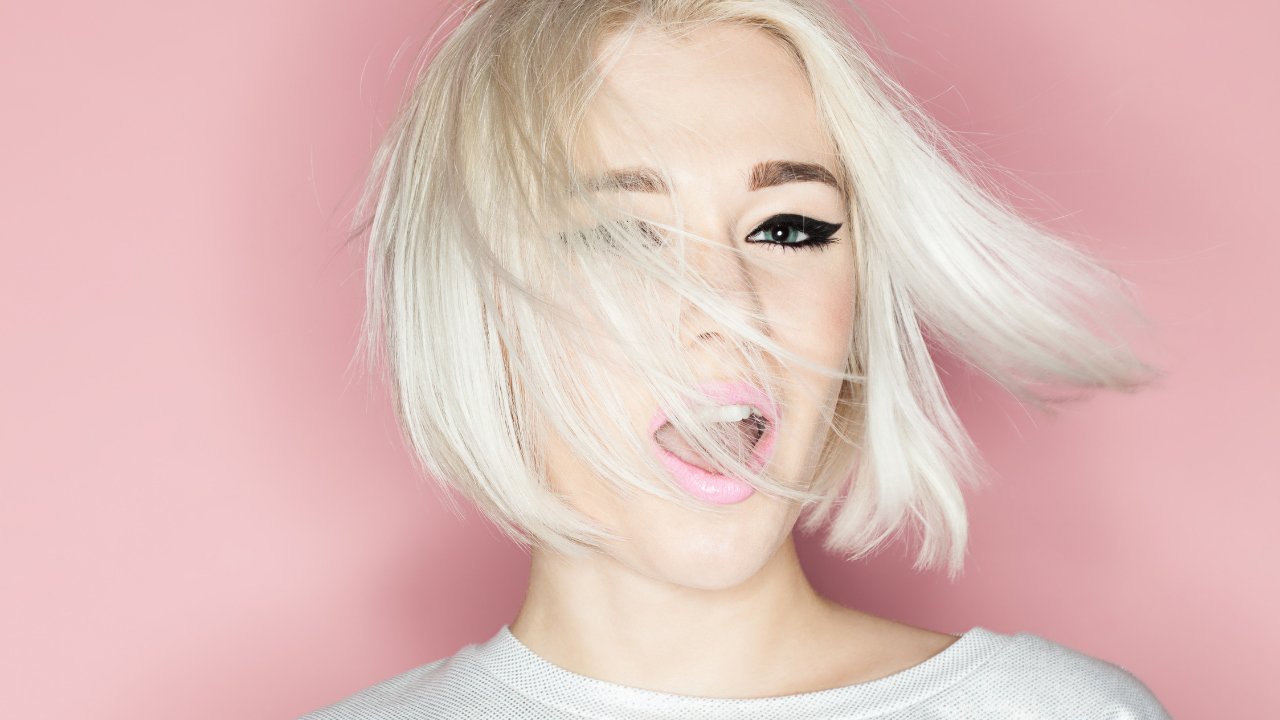 fryzura bob kolor blond