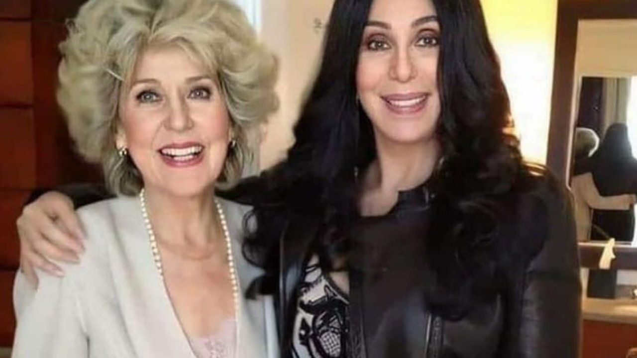 Cher pozuje z mamą, która wygląda jak jej równolatka! Będziesz w szoku, gdy poznasz jej wiek