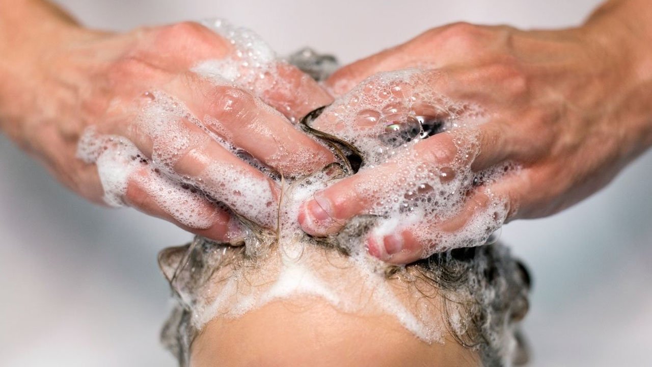 Domowy szampon do suchych włosów - jak go zrobić?