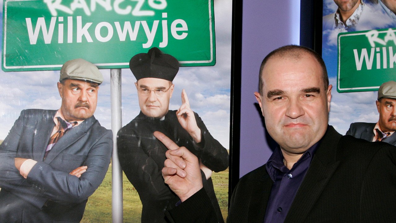 Cezary Żak jako ksiądz i wójt z Rancza