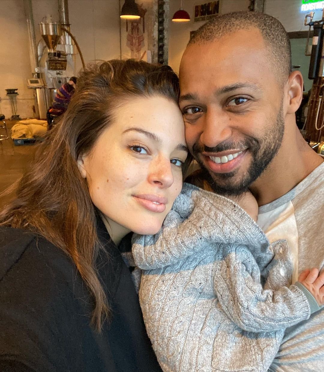 Ashley Graham z synkiem i mężem