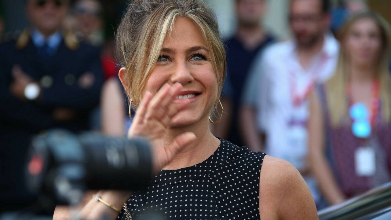 Jennifer Aniston owinięta ręcznikiem pokazuje twarz bez makijażu! "Seksi, uwielbiam" - piszą fani