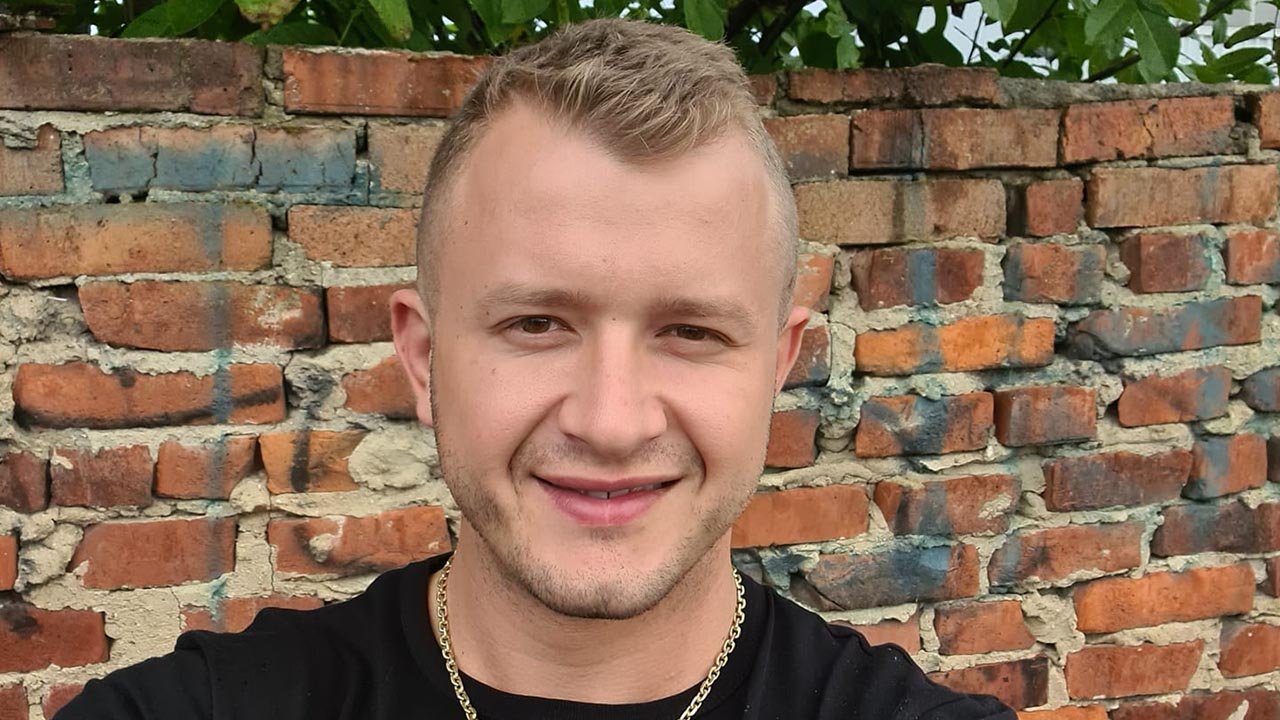 Dawid Narożny z zespołu "Piękni i Młodzi" zmierzył się na ringu z Medusą. Jak poszło słynnemu muzykowi disco-polo?