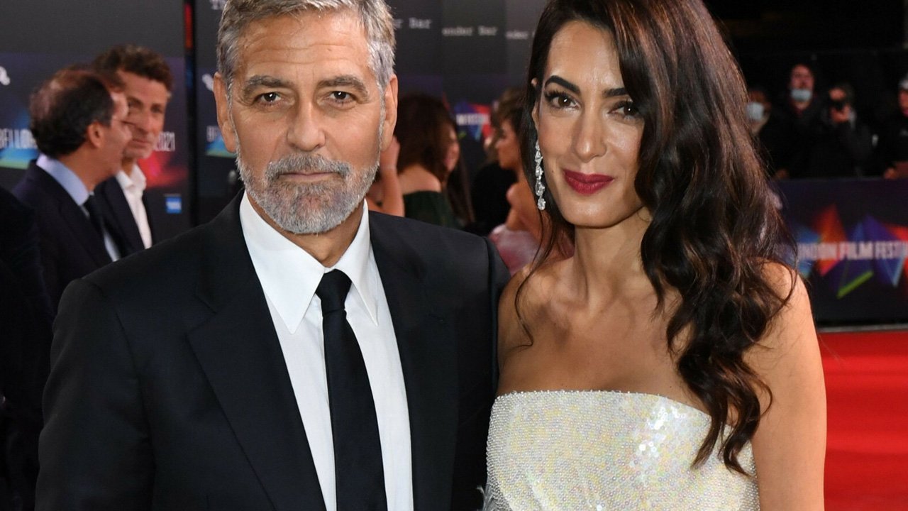 Żona George'a Clooneya w białej sukni jak do ślubu! Najlepsza kreacja na festiwalu filmowym w Londynie?