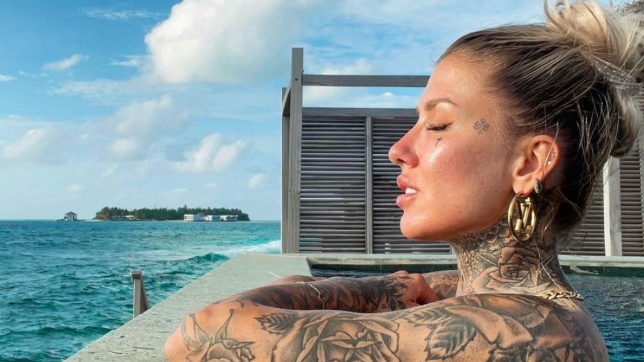 Deynn pokazuje swoje wdzięki w mocno wyciętym bikini! "Bogini bikini"!