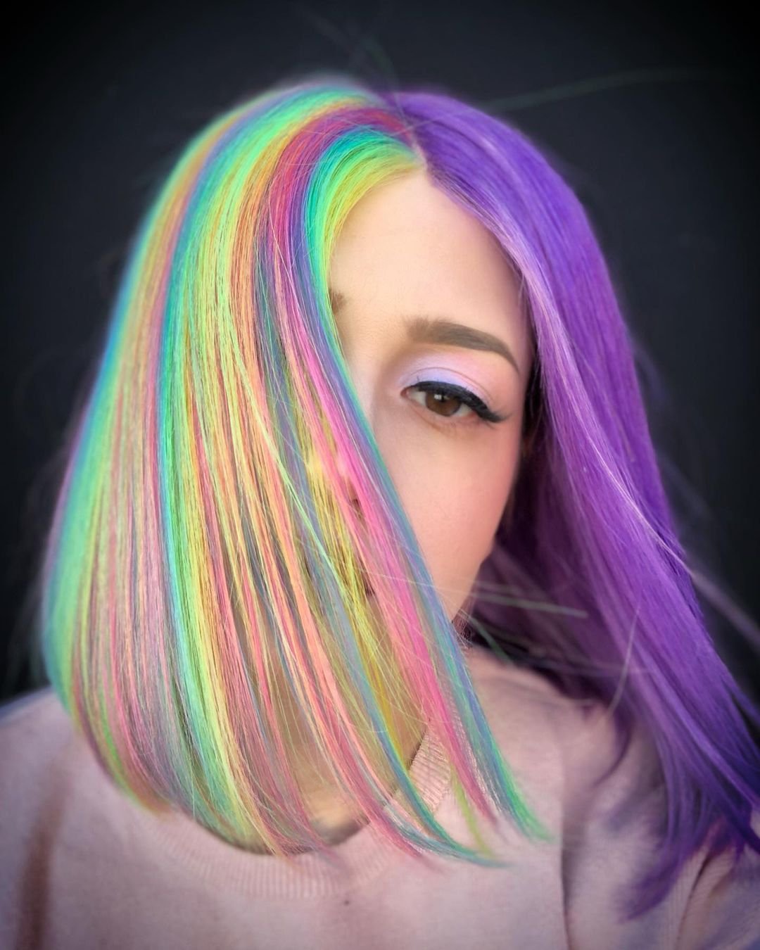 fryzura na andrzejki pełna kolorów