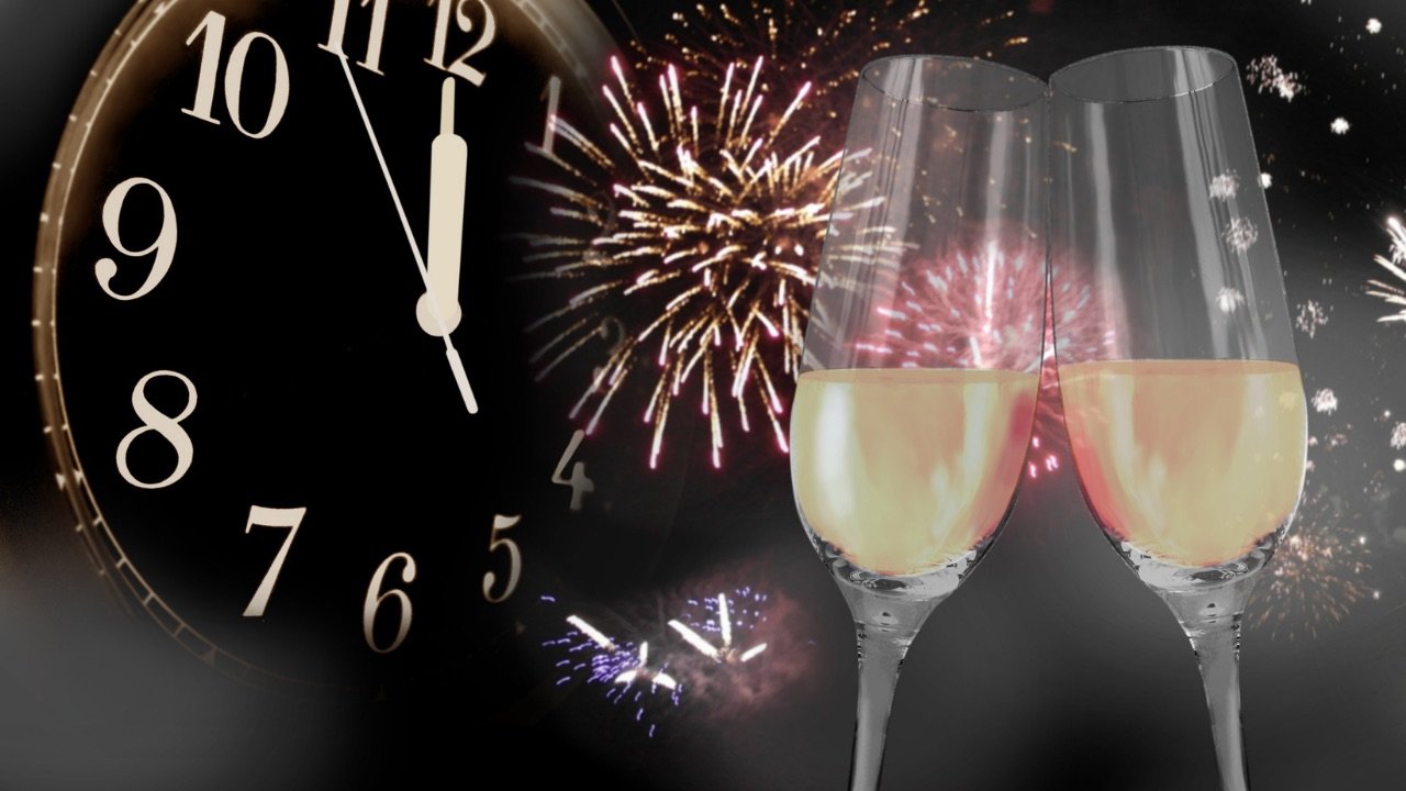 Nowy Rok, zegar i szampan