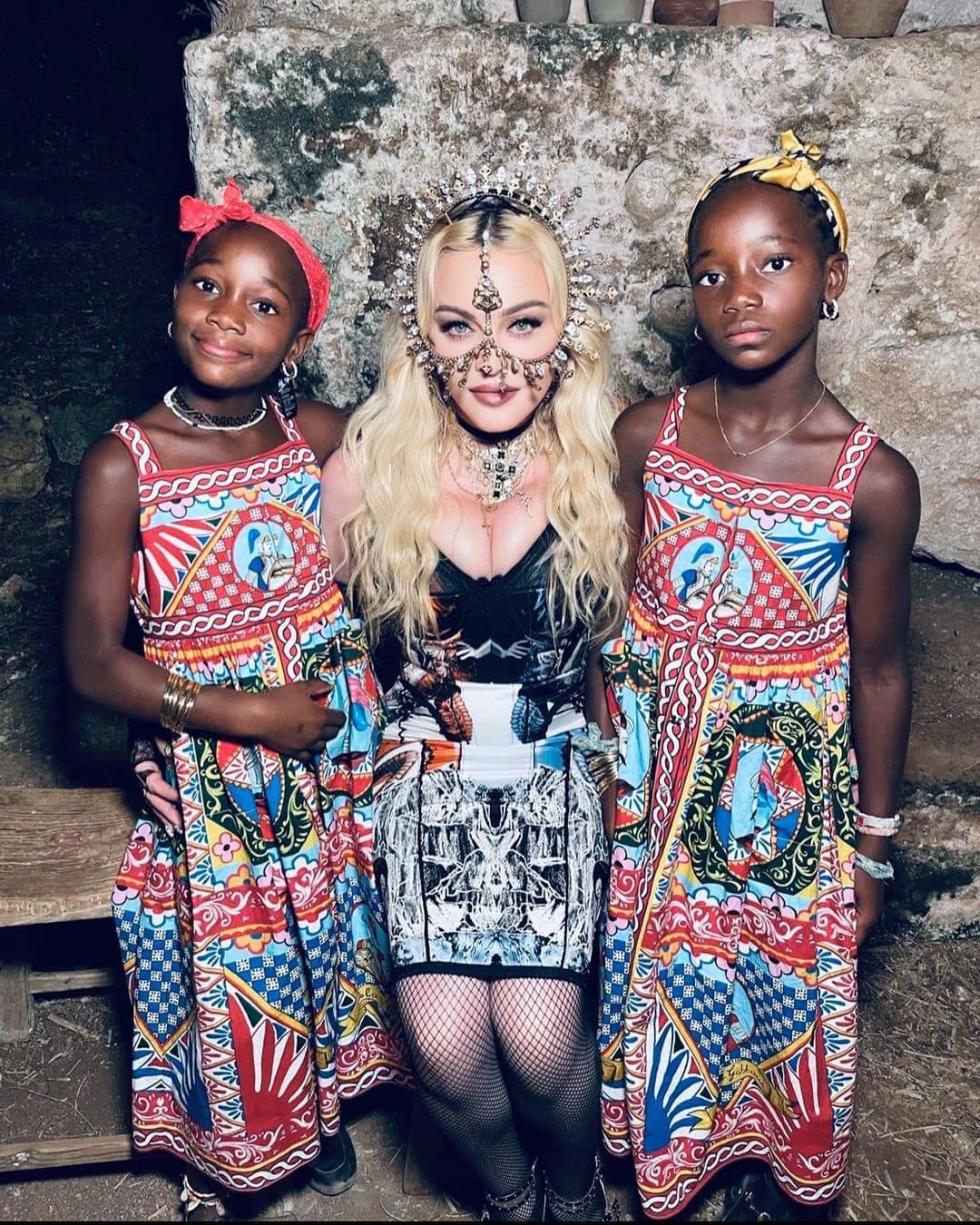 Madonna ze swoimi córkami 