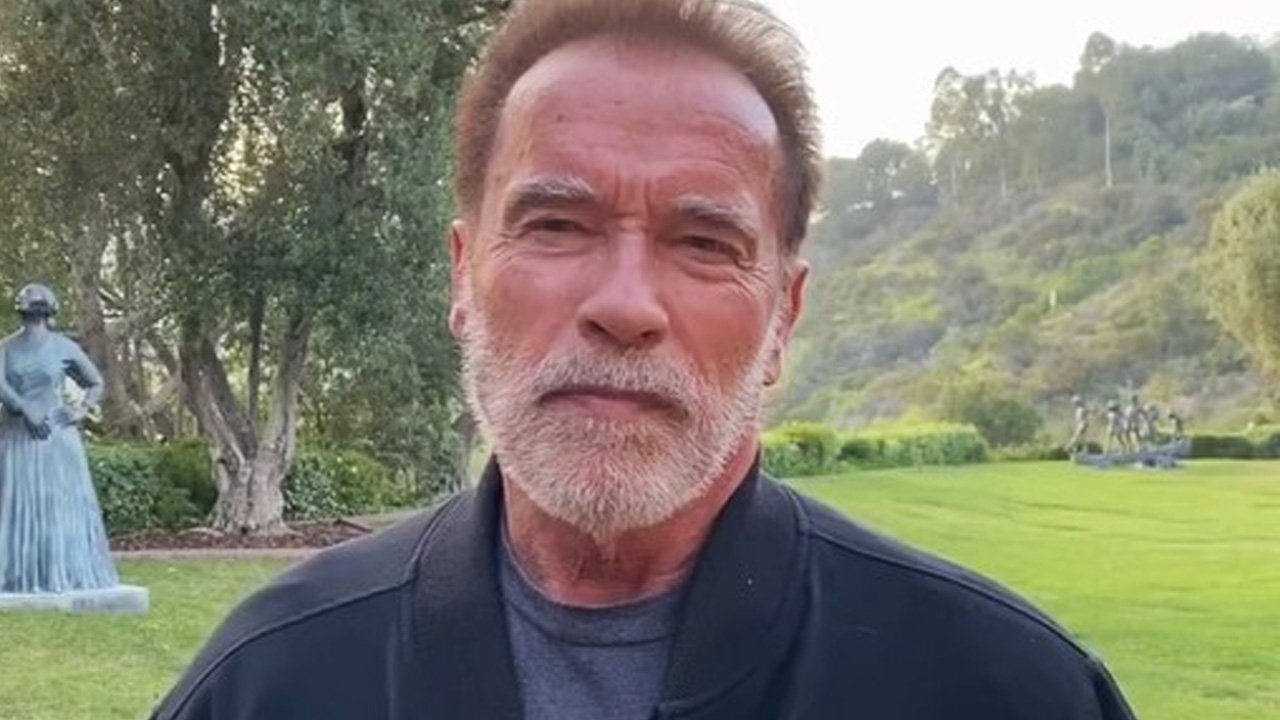 Nieślubny syn Arnolda Schwarzeneggera to przystojniak, jakich mało. 24-latek ma idealne ciało!