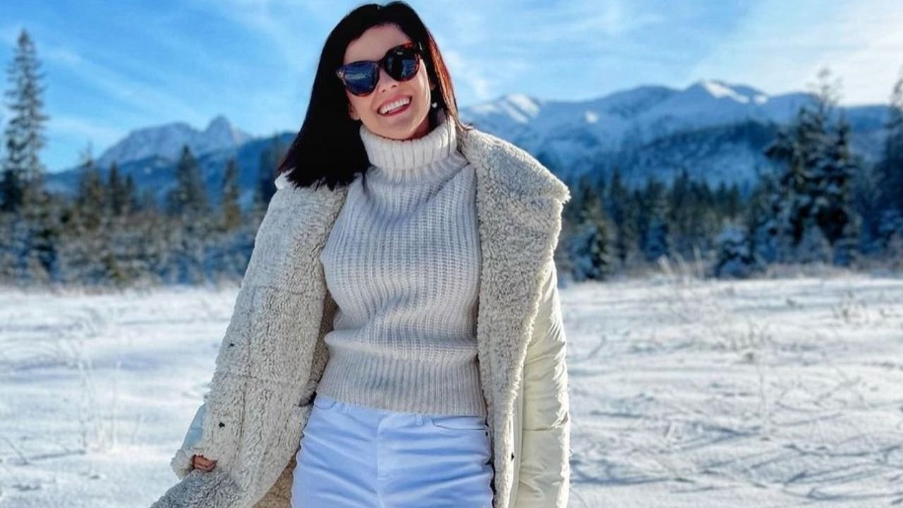 Katarzyna Cichopek eksponuje biust, popijając kawkę na stoku narciarskim! "Nie tylko nartami człowiek żyje"