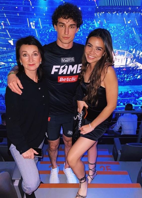 Marcin Dubiel z mamą i Lexy Chaplin