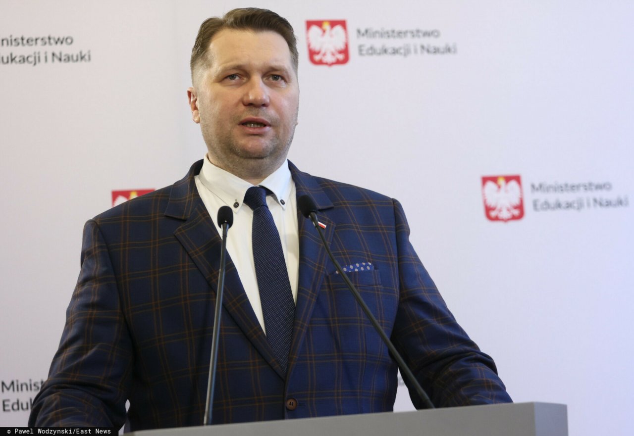 Przemysław Czarnek w garniturze