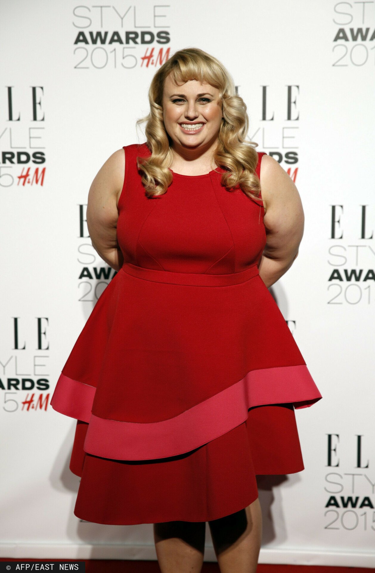 Rebel Wilson kiedyś w czerwonej sukience