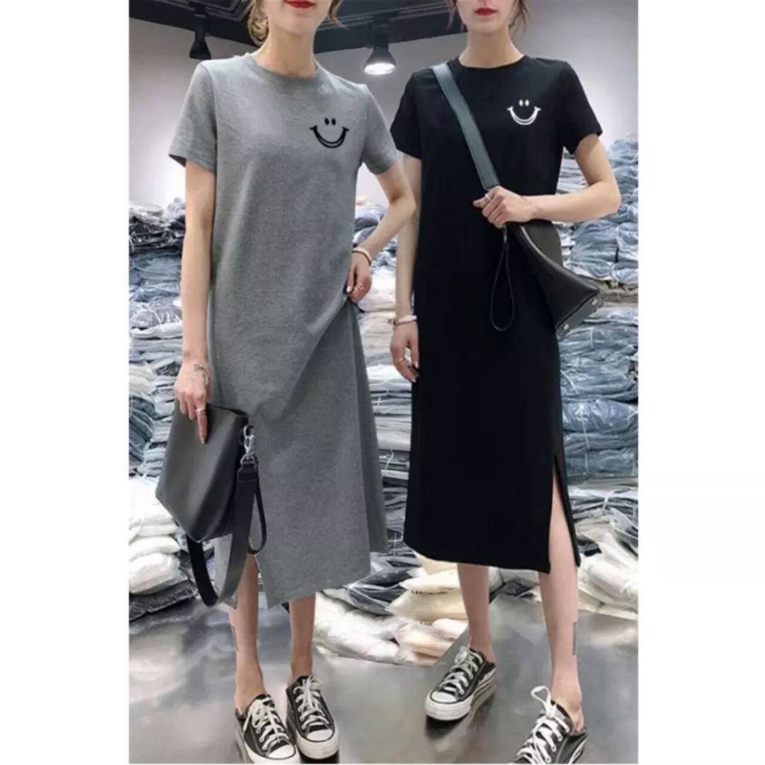 dwie azjatki reklamujące sukienka-t-shirt