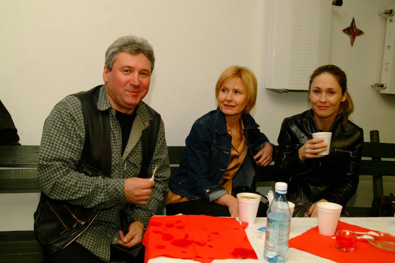 Andrzej Grabarczyk, Barbara Bursztynowicz, Dorota Naruszewicz na planie serialu Klan
