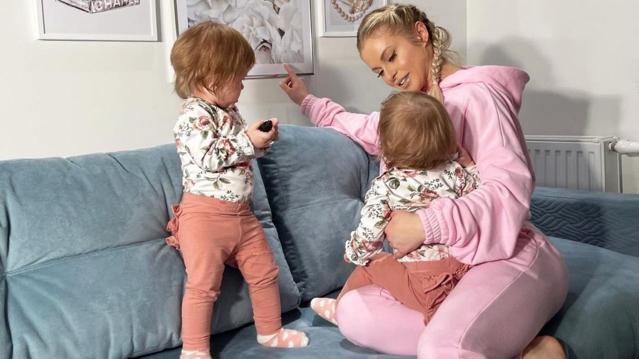Paula Tumala opublikowała urocze zdjęcia córeczek! Wyznaje kto pomaga jej w opiece nad bliźniaczkami!