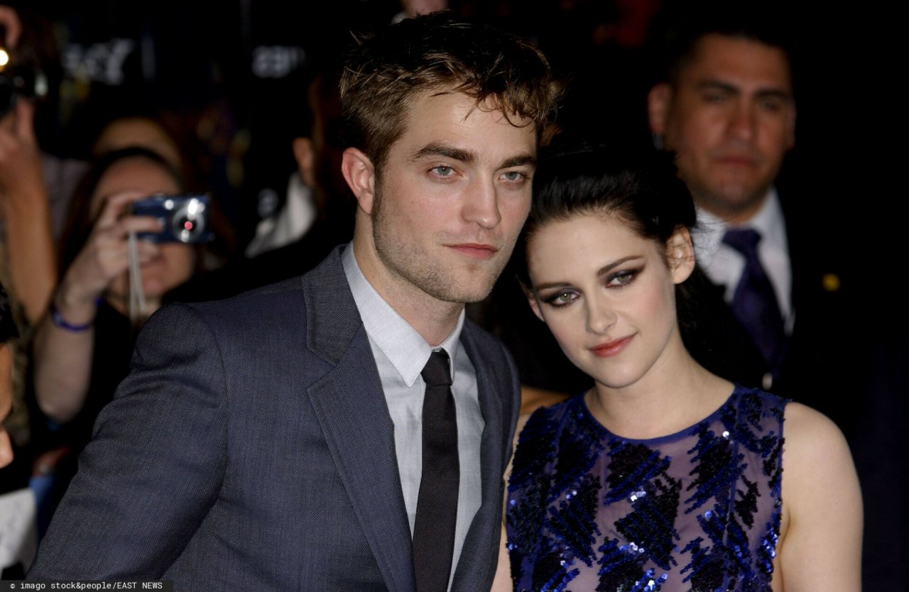 Robert Pattinson pozuje na premierze z Kristen Stewart