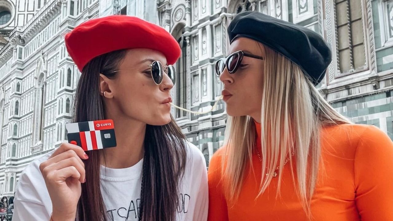 Karolina Brzuszczyńska i Agnieszka Skrzeczkowska z "Top Model" wzięły kredyt jako para. Porównały hipotekę do ślubu!