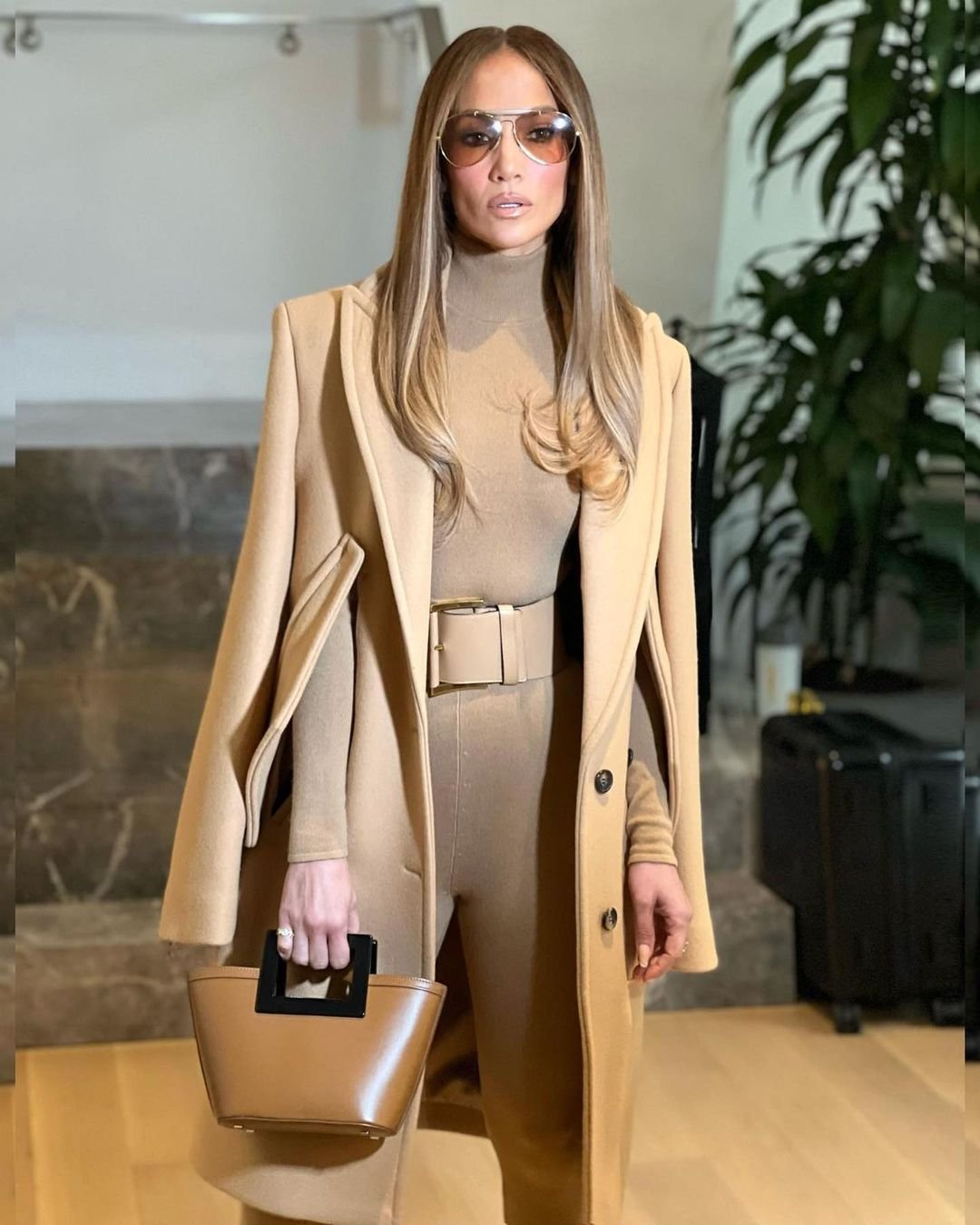 Jennifer Lopez w płaszczu