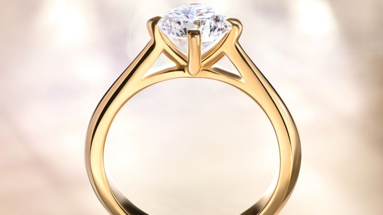 Czym charakteryzuje się klasyczny pierścionek zaręczynowy?