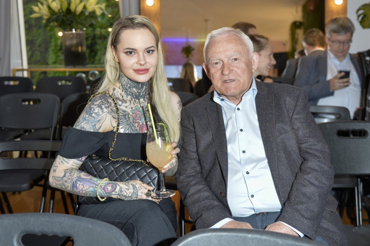 Monika Miller i Leszek Miller w restauracji