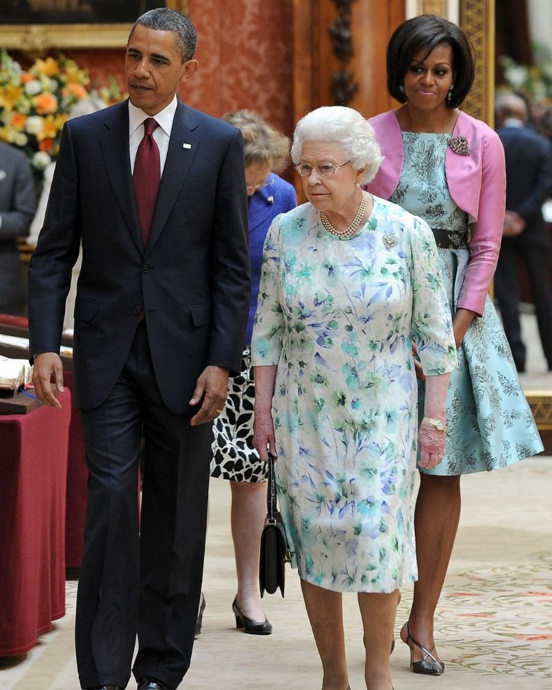 Królowa Elżbieta II oraz prezydent USA Barack Obama z małżonką Michelle Obamą