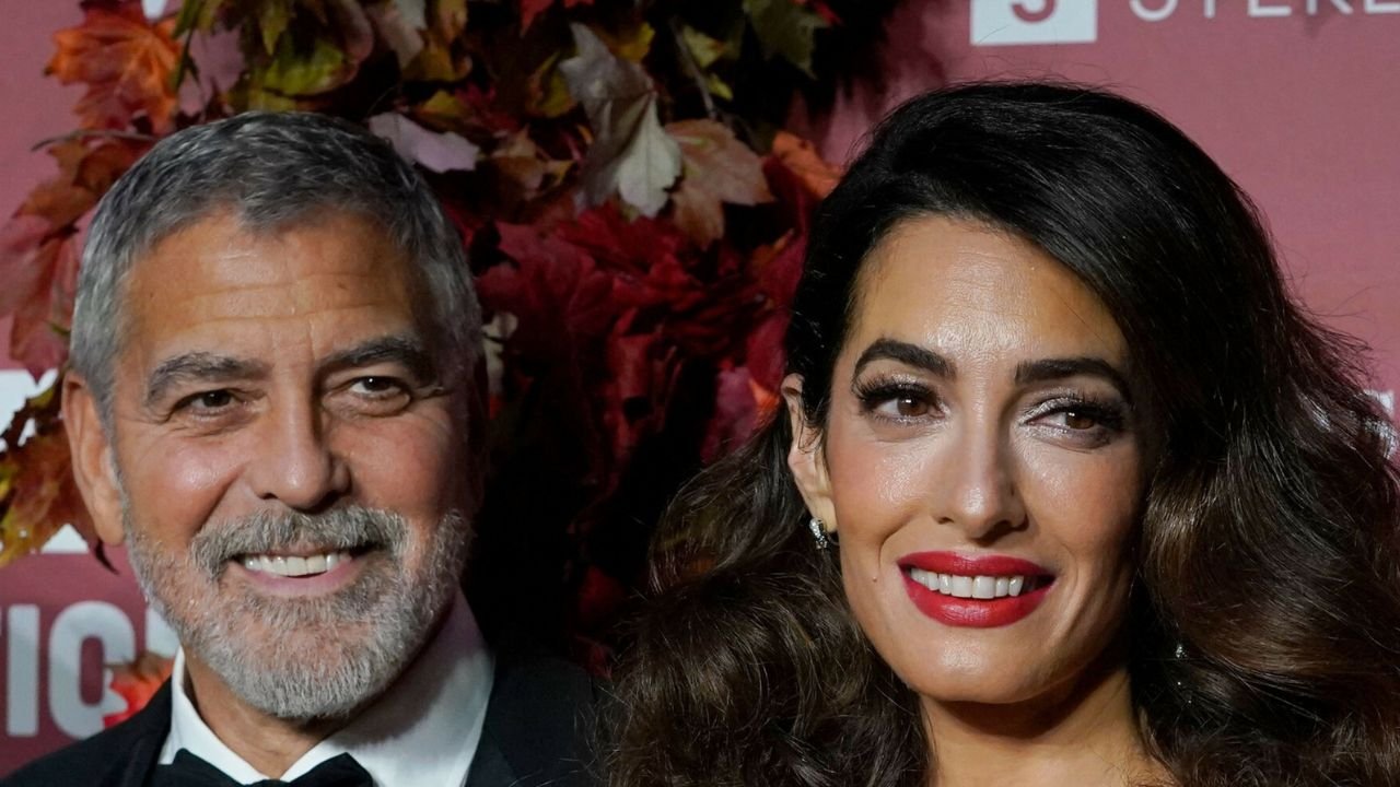 George Clooney z olśniewającą małżonką na Academy Musem Gala 2022! Amal wyglądała jak grecka bogini!