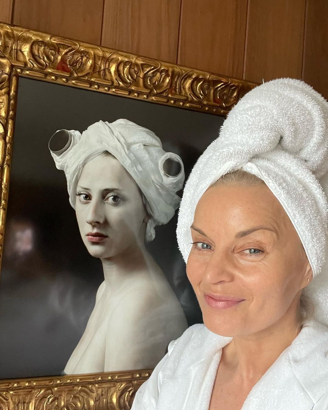 Małgorzata Foremniak w ręczniku na głowie