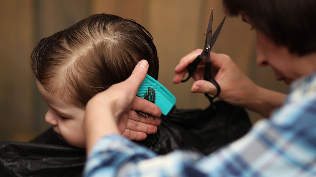 "Mąż zabrał naszego synka do fryzjera bez mojej wiedzy. Jak on mógł?!"