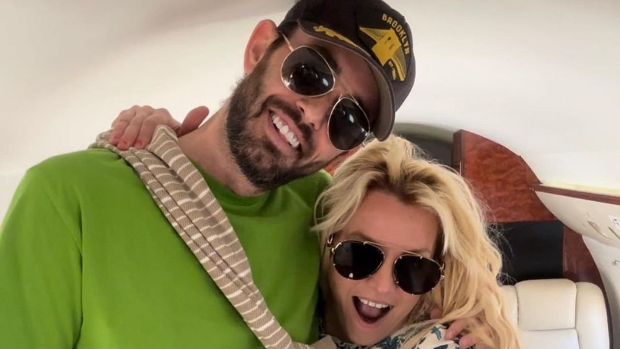 Britney Spears rozstała się z mężem? Dodała zdjęcia bez obrączki, za to z innym facetem!