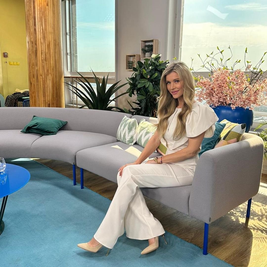 Joanna Krupa w biały kombinezonie