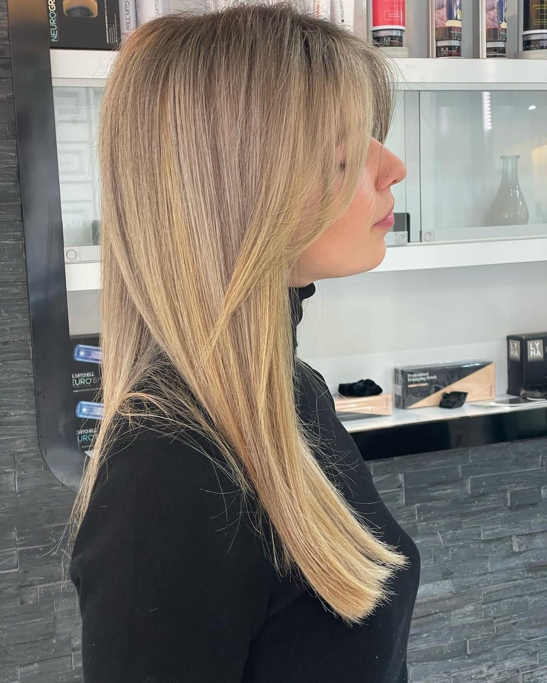 kobieta w blond włosach