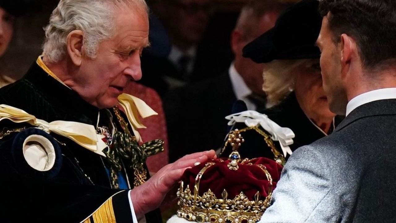 Karol III po raz drugi koronowany! Zdjęcia royalsów oszałamiają, oprócz... nietypowej stylizacji Kate!
