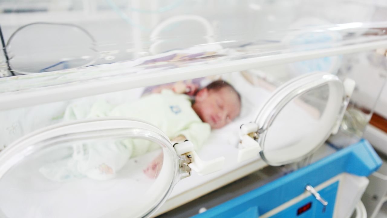 "Po porodzie musiałam zostawić dziecko na 121 dni w szpitalu. Czuję się ograbiona z urlopu macierzyńskiego..."