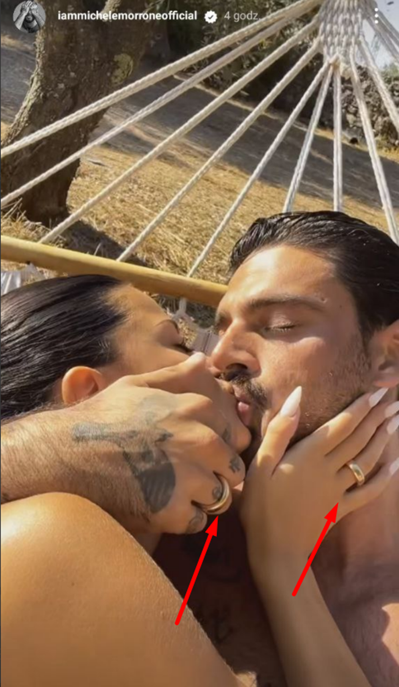 Michele Morrone całuje się z dziewczyną na hamaku 