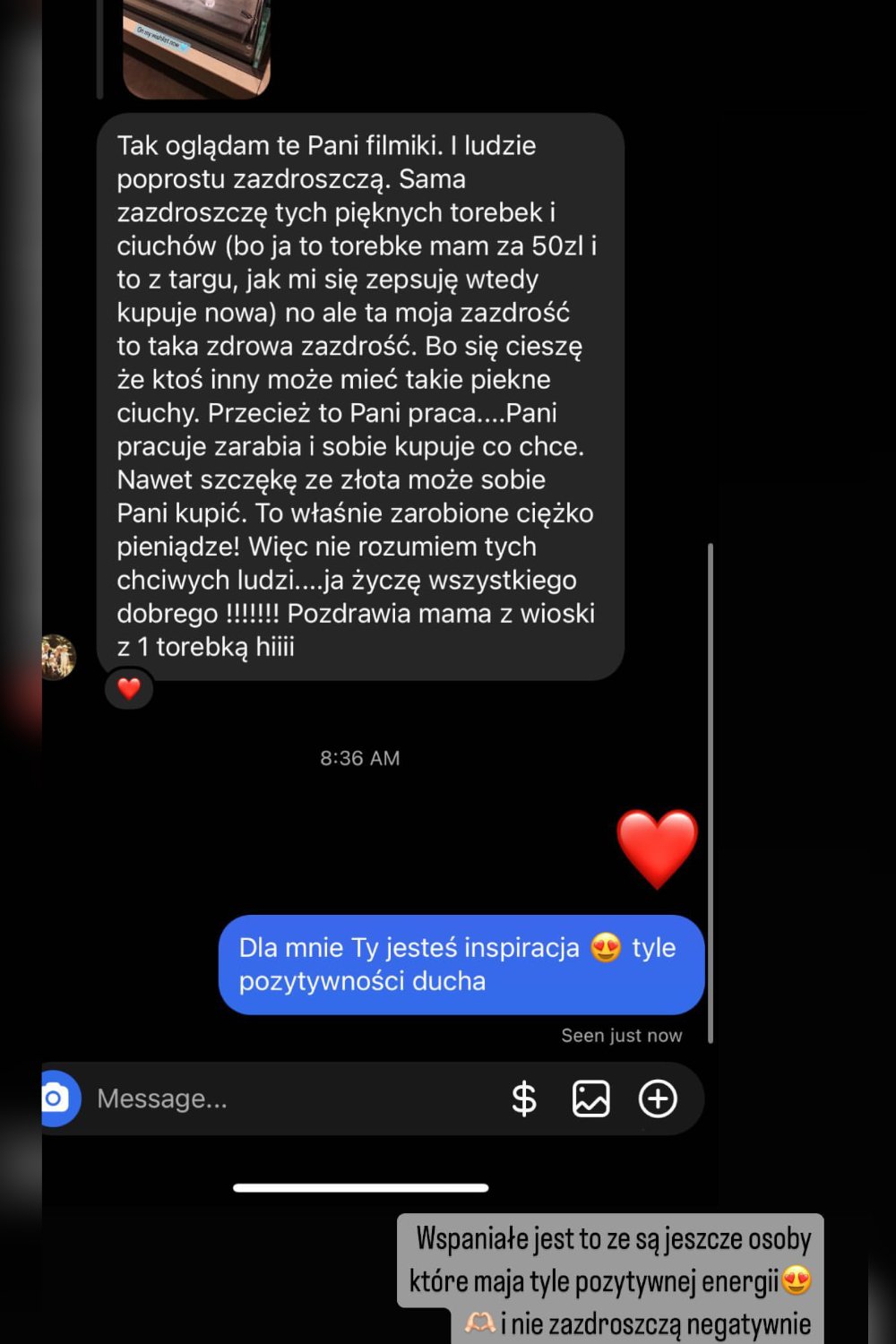 tekst w kolorze białym napisany na czarnym tle wyświetlany w oknie komunikatora internetowego 