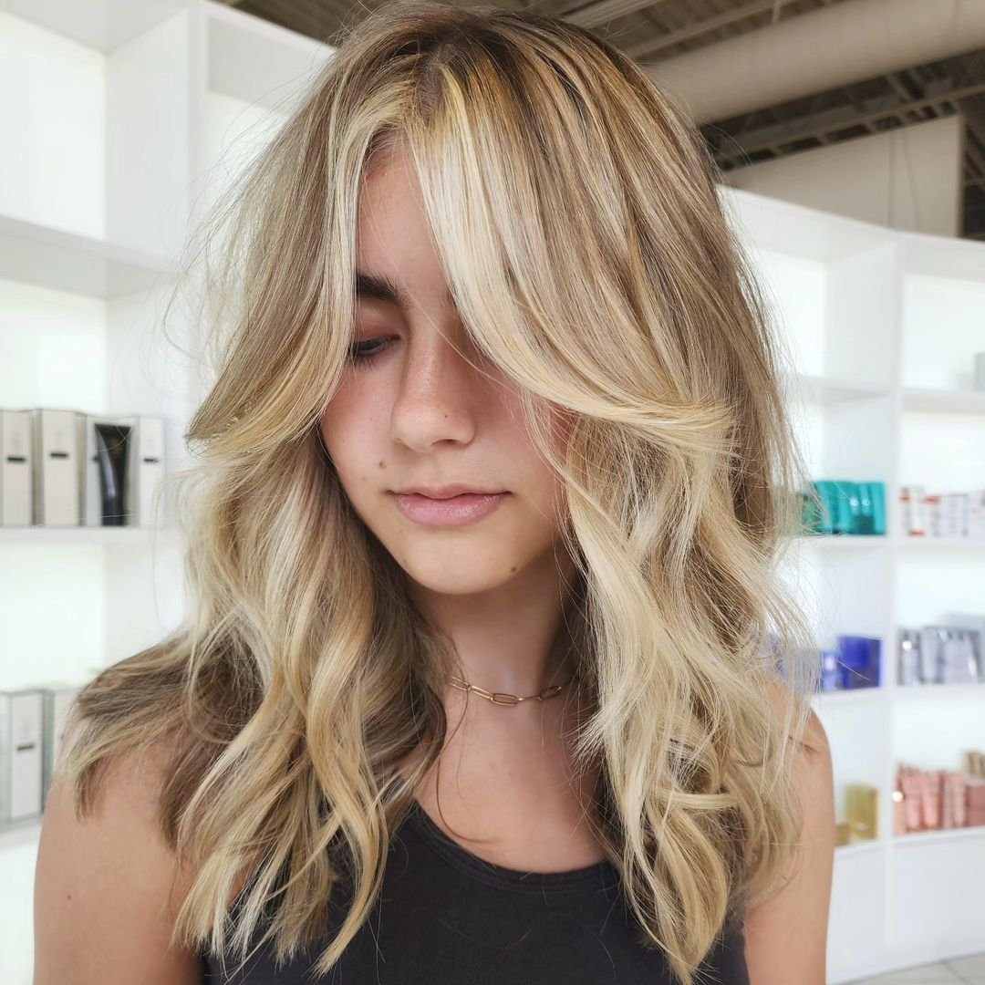 kobieta w blond włosach