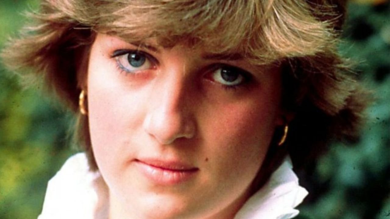 Księżna Diana go uwielbiała! Kultowy sweter królowej ludzkich serc sprzedany za OGROMNĄ kwotę