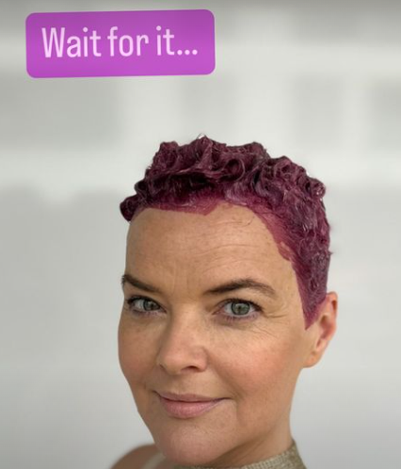 Monika Richardson w z fioletowymi włosami