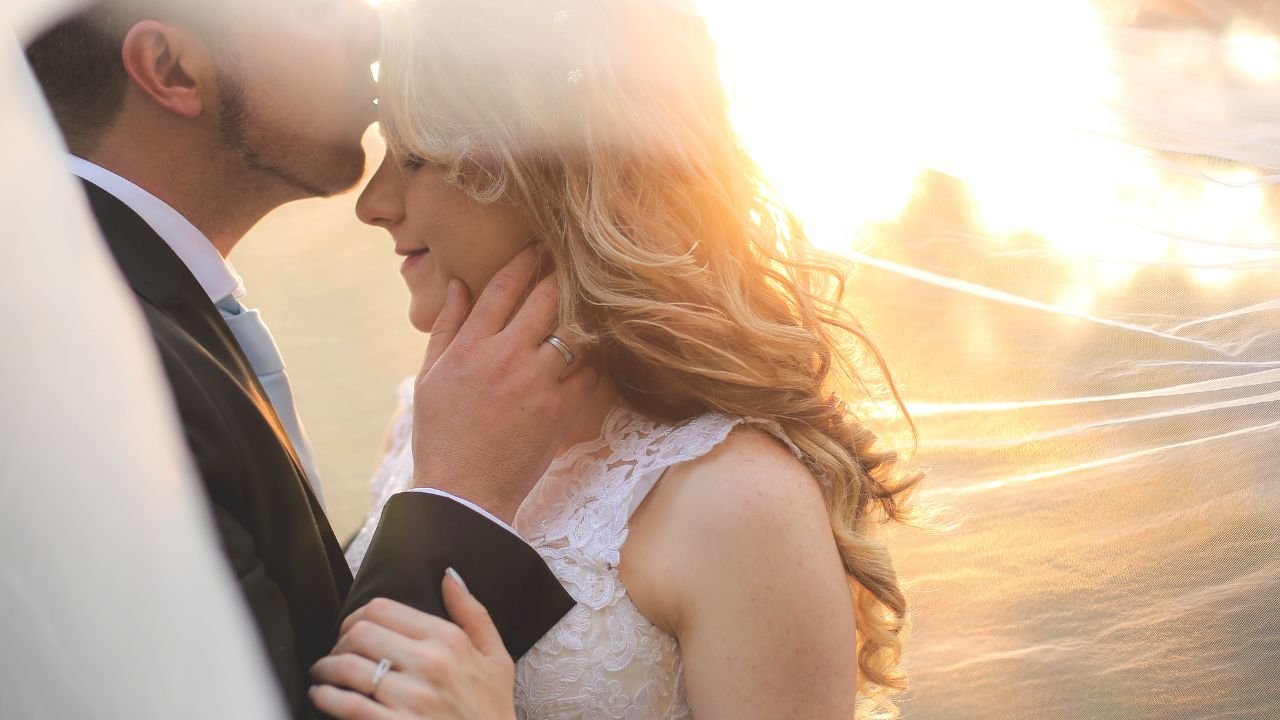 para młoda się przytula