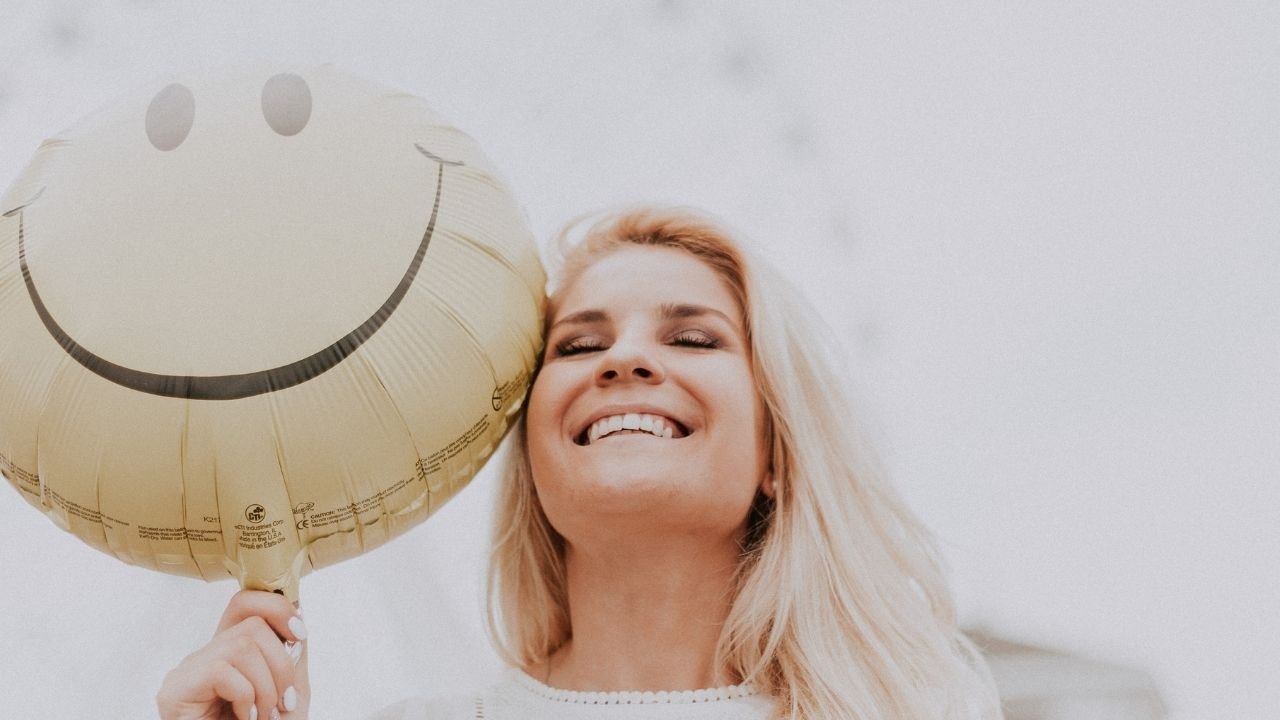 uśmiechnięta blondynka