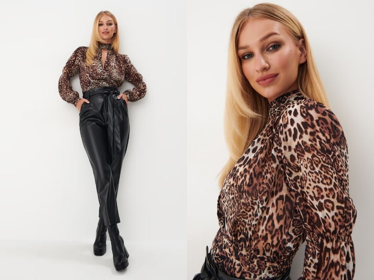 Modelka w bluzce w modny print w panterkę