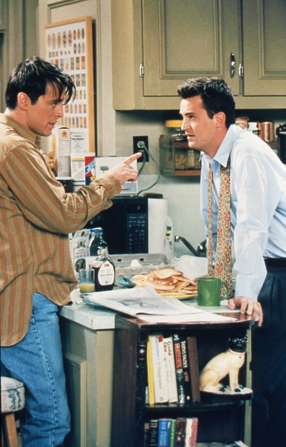 Joey i Chandler, scena z "Przyjaciół"