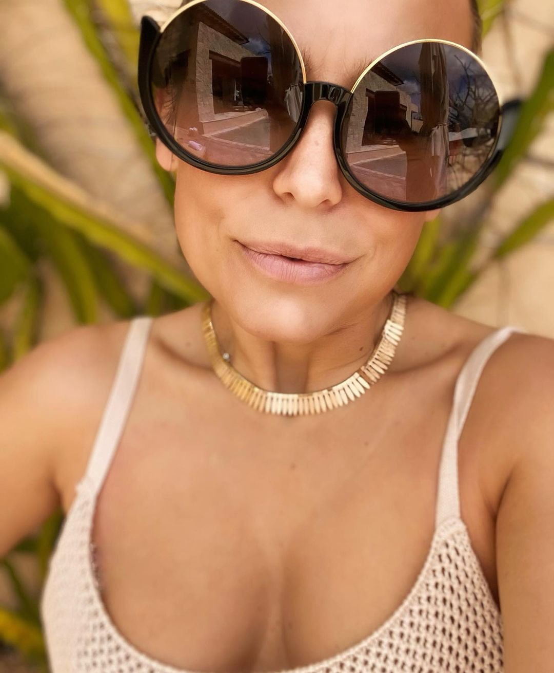 Twarz Anny Muchy w okularach przeciwsłonecznych