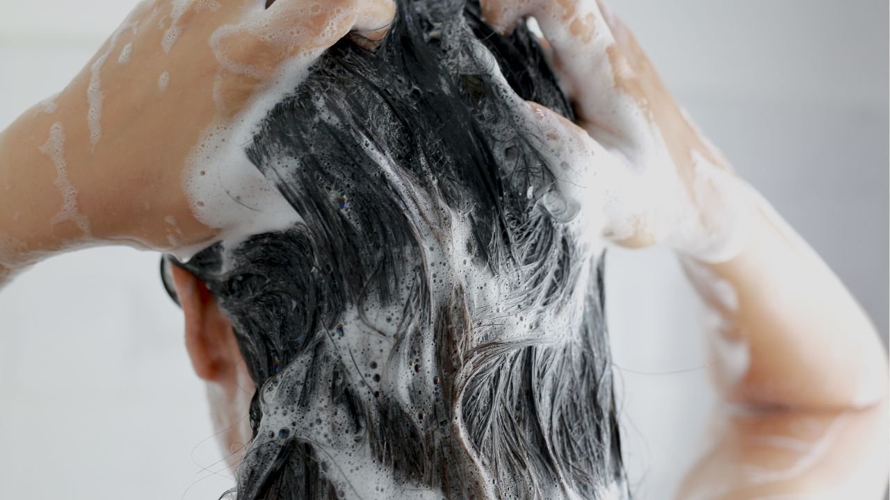 Już nie szampon — "no poo" nowym trendem na czyste i zdrowe włosy!
